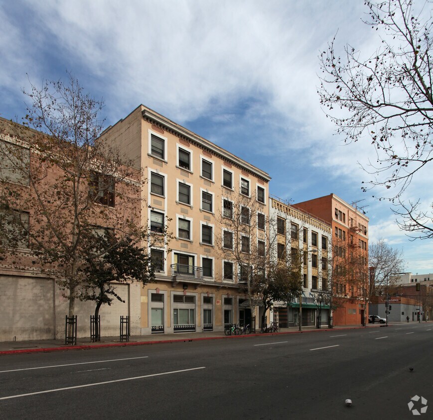 Foto del edificio - St. Marks 5th Street Partnership