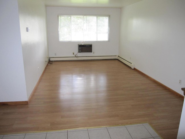 Living Room - Chestnut Court & Hemlock Apartments