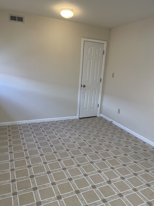 Building Photo - 2611 Quail Dr