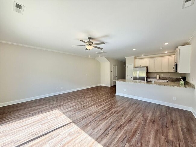 Building Photo - 6924 Thalweg Dr