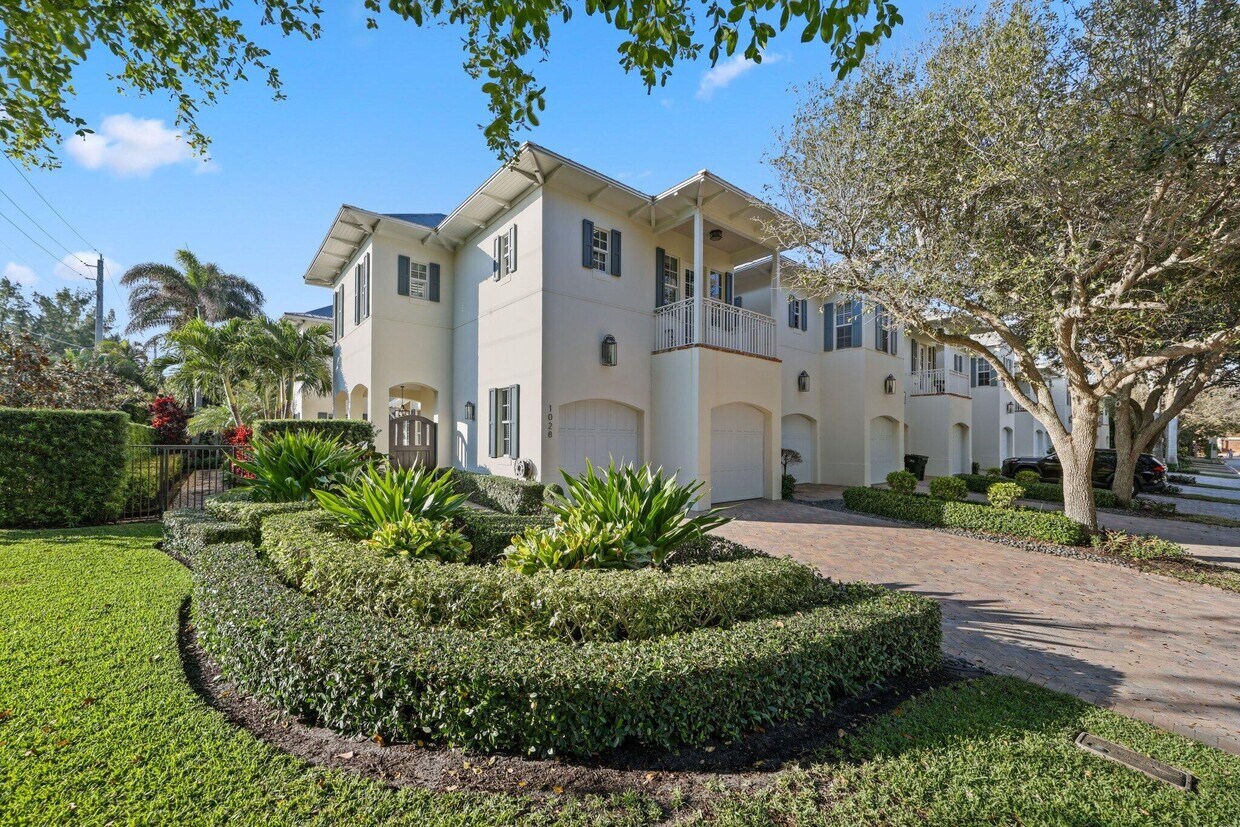 Foto principal - 1028 Bay St