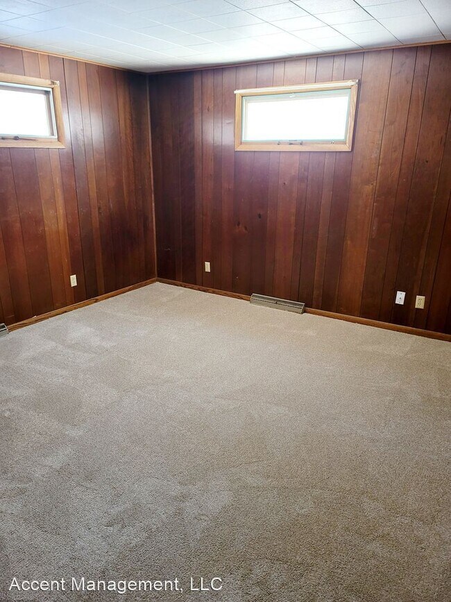 Building Photo - 5 br, 2 bath House - 1805 Waunona Way