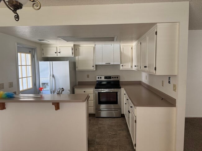 Kitchen - 102 Marina Dr N