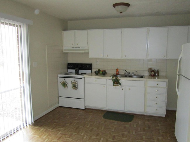 Small 2BR Kitchen - Forest Hills Apartments