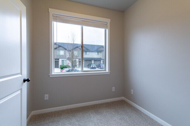 Foto del edificio - Beautiful 4 Bed 3 Townhome with 1 Car Gara...