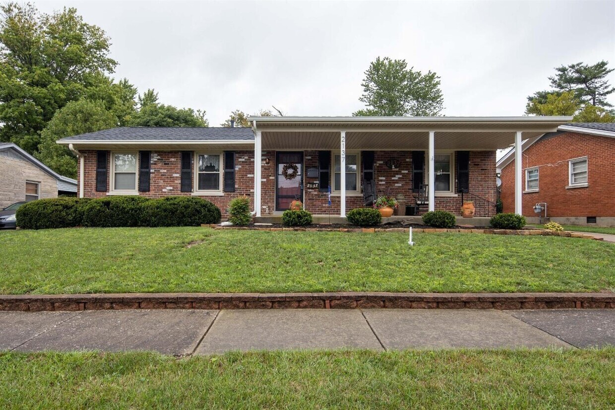 Primary Photo - 2137 Oleander Dr