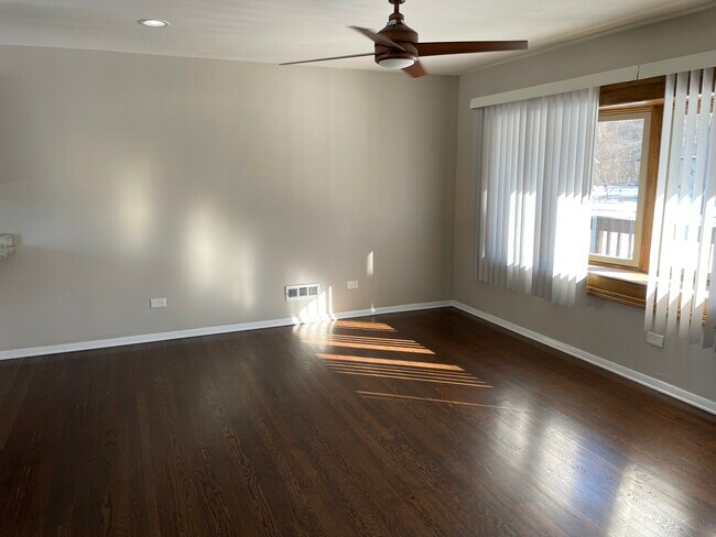 Building Photo - 83 Indianwood Dr