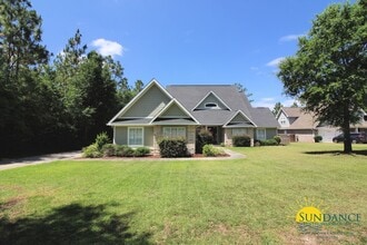 Building Photo - 432 Shoal Lake Dr