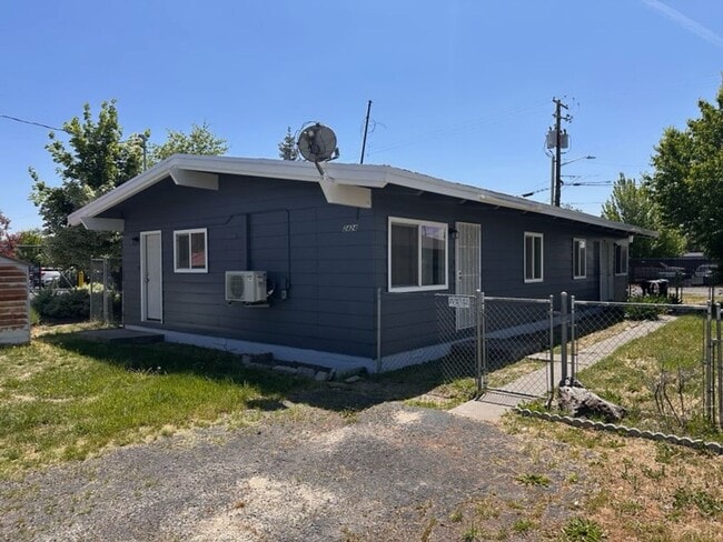 Building Photo - 2424 Union Ave