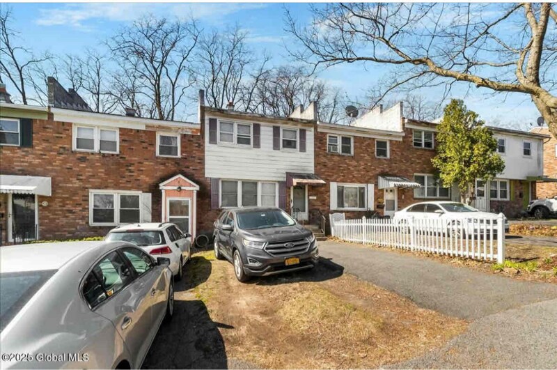 Primary Photo - 184 Mt Hope Dr