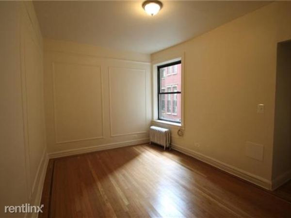 Building Photo - 254 E 4th St