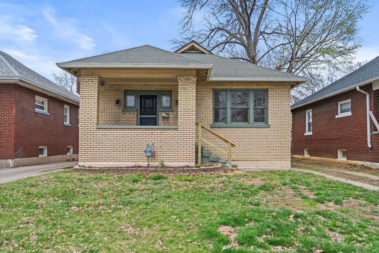 Spacious 1 Bed 1 Bath House off of Eastern Parkway - Spacious 1 Bed 1 Bath House off of Eastern Parkway