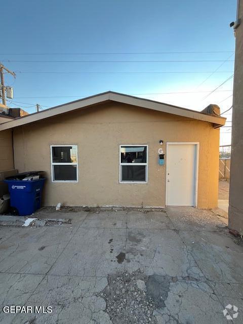 Building Photo - 1617 N Mesa St