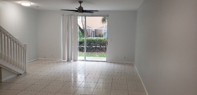 Living Room - 1540 Barcelona Way