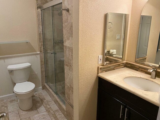 Foto del edificio - 2728 Oak Rd