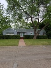 Building Photo - 606 Bryson St