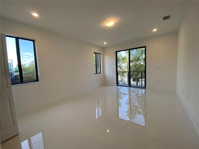 Foto del edificio - 2434 SW 145th Pl