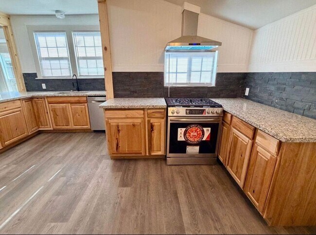 Foto del edificio - Charming Home in Exeter coming soon!