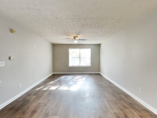 Building Photo - 8304 Fairington Village Dr