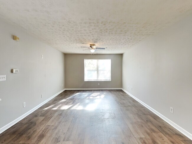 Foto del edificio - 8304 Fairington Village Dr