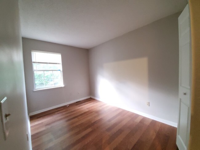 Building Photo - 4040 Briarhill Dr