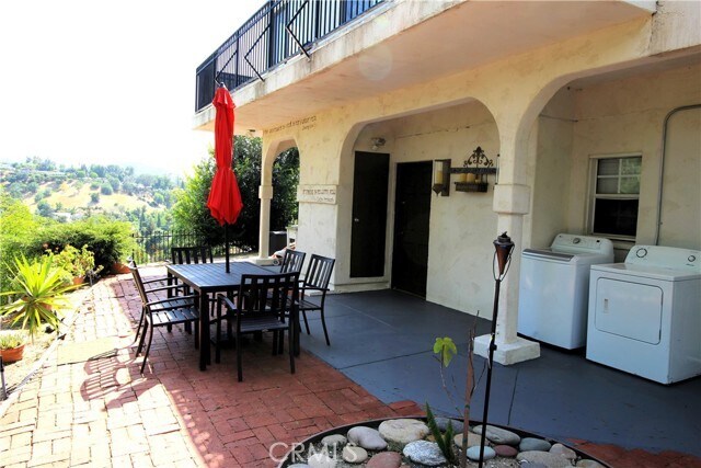Foto del edificio - 22668 MacFarlane Dr