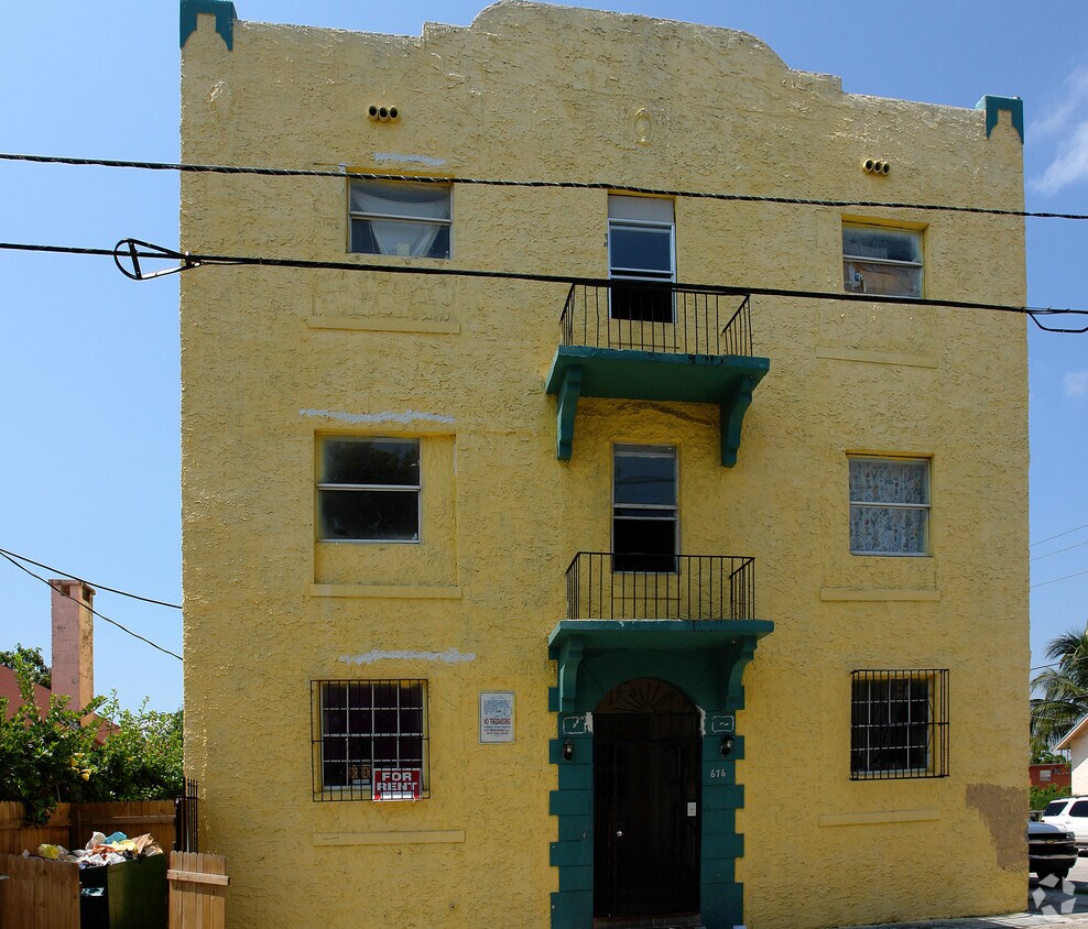Foto del edificio - 676 SW 2nd St