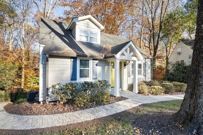 Building Photo - Beautifully Renovated Cottage