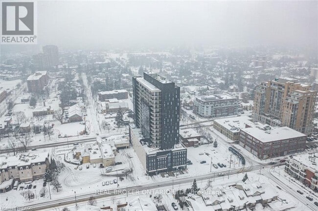 Photo du bâtiment - 181 King St S