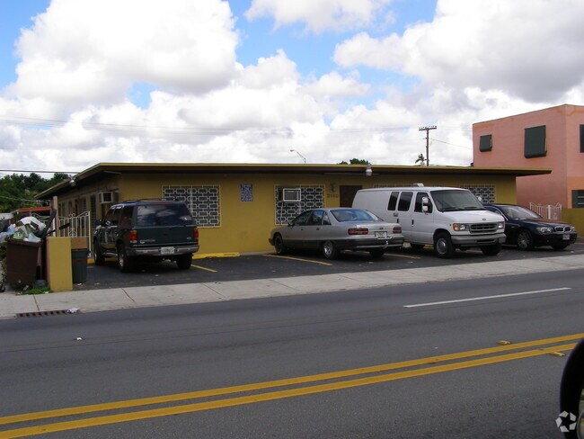 Building Photo - 3160 Palm Ave