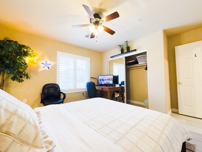 Foto del edificio - 1350 S Greenfield Rd