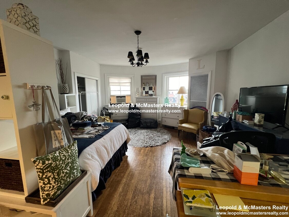 Primary Photo - 24 Mt Vernon St