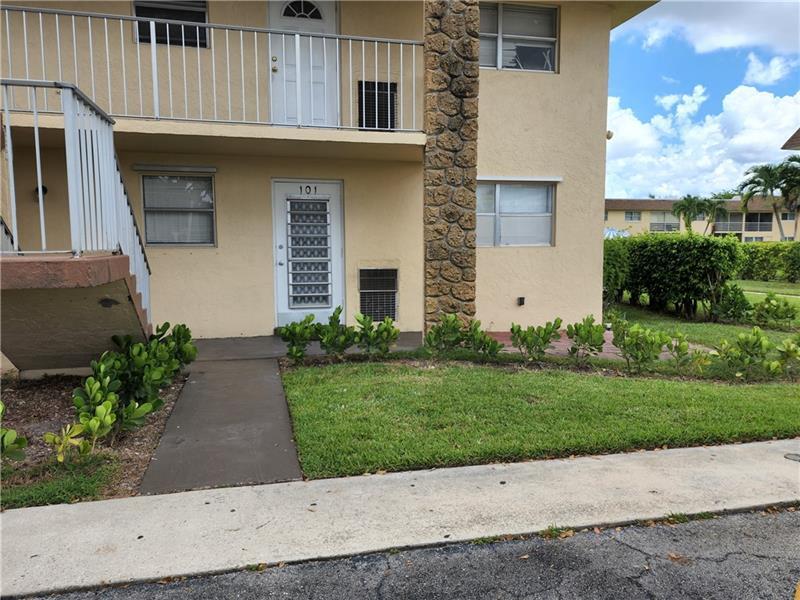 Foto principal - 9911 Sandalfoot Blvd