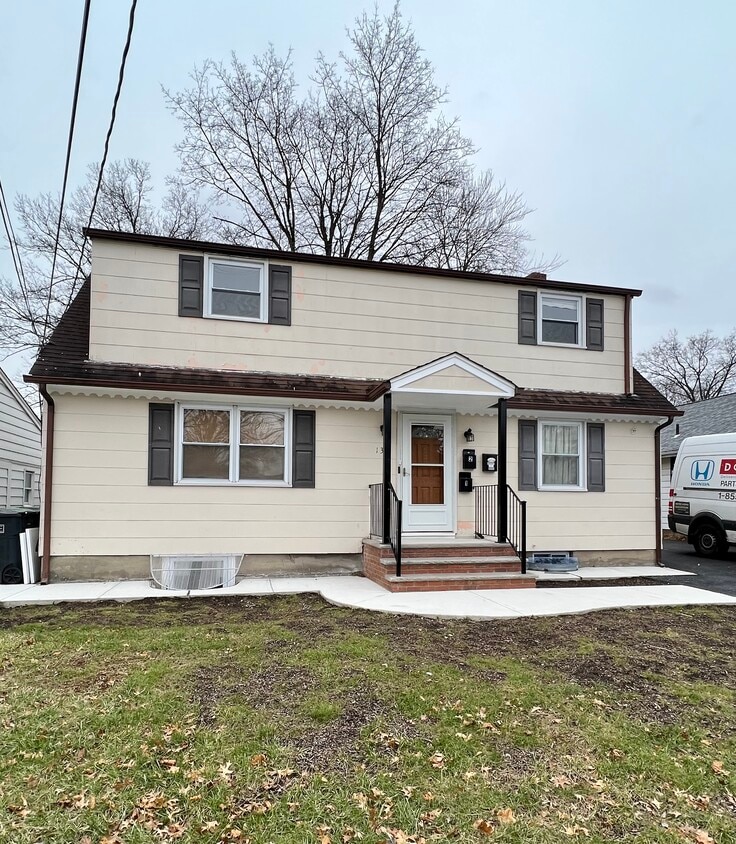 Primary Photo - 132 River Edge Rd