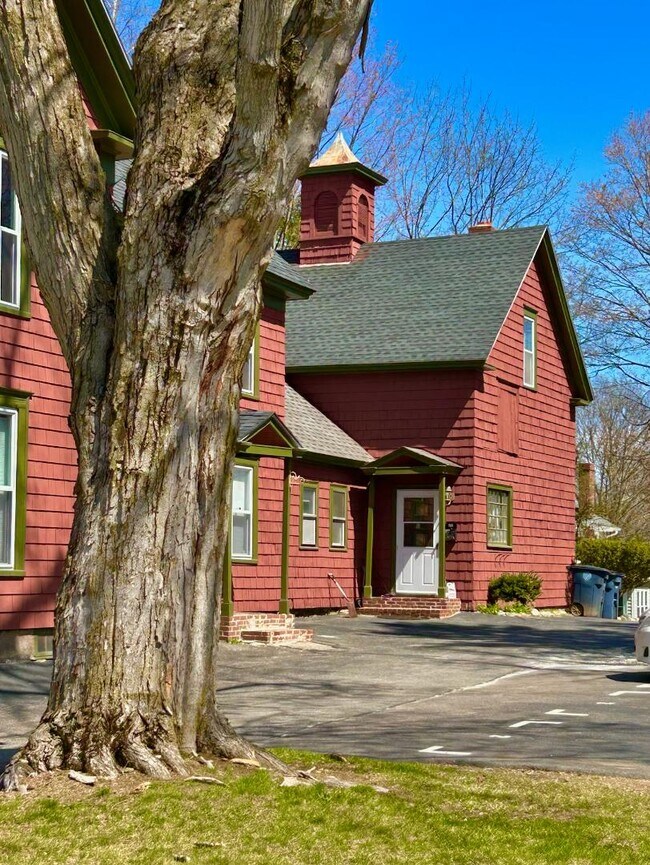 Building Photo - 53 Concord St