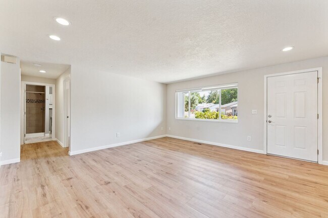 Foto del edificio - $500 gift card with lease by 9/10/25. Wate...