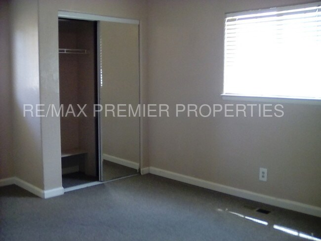 Building Photo - 1725 Carville Dr