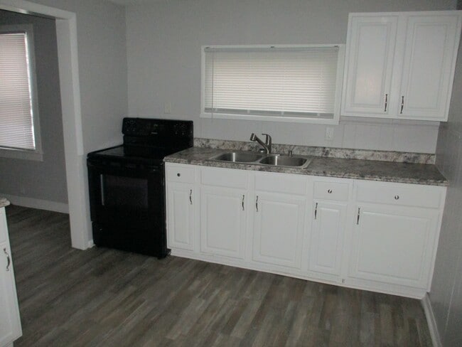 Building Photo - COMING SOON! Ranch Style 2 Bedroom!!