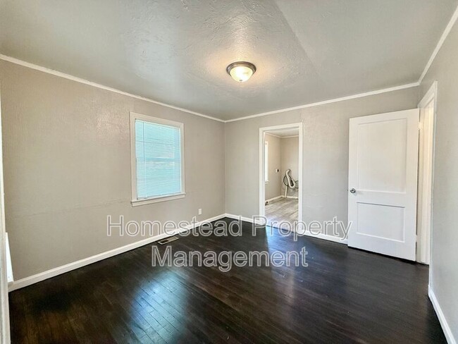 Foto del edificio - 210 W Mimosa Dr