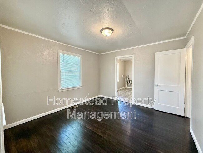 Photo - 210 W Mimosa Dr House