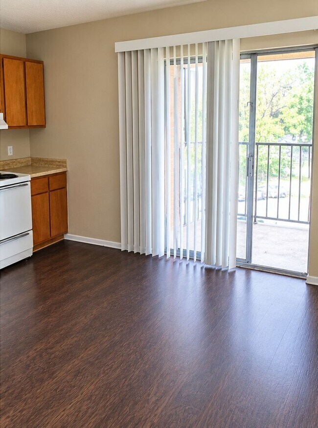 Foto del edificio - 1704 Cedarhill Dr