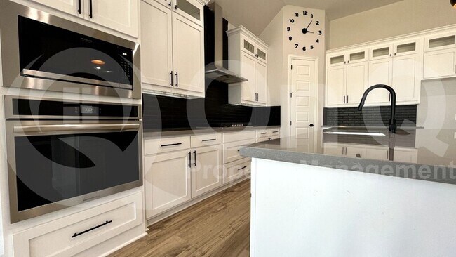 Foto del edificio - 17117 Clover Dr