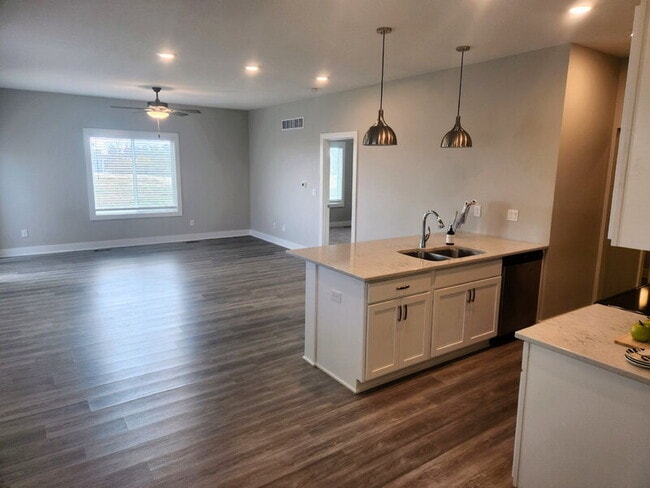 Foto del edificio - 2728 Yordi Dr