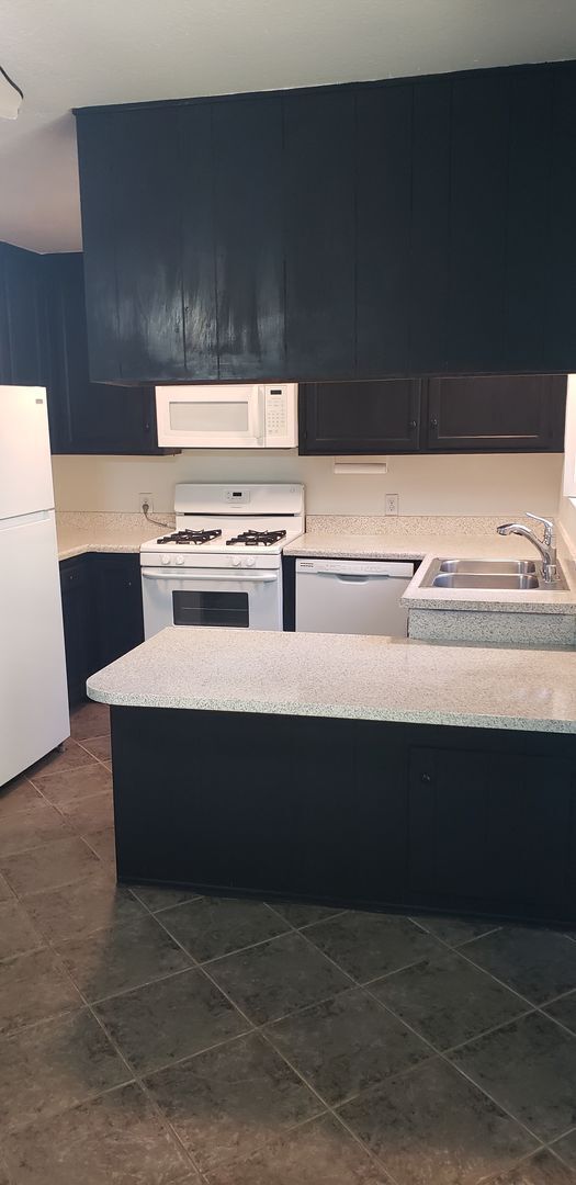 Foto del edificio - Duplex Townhome with Huge yard on Cul de S...
