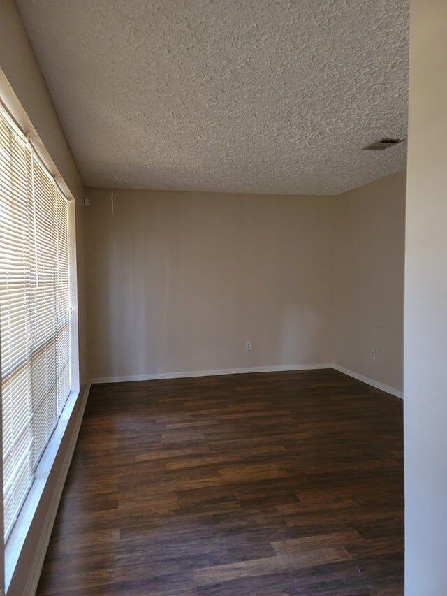 Foto del edificio - 3762 Fairington Dr