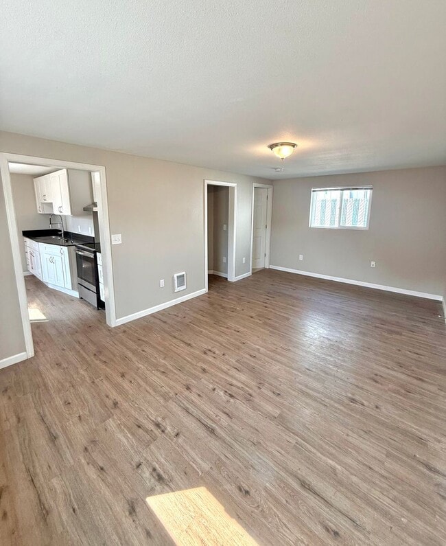 Foto del edificio - Charming 2-Bed, 1-Bath White Center Home