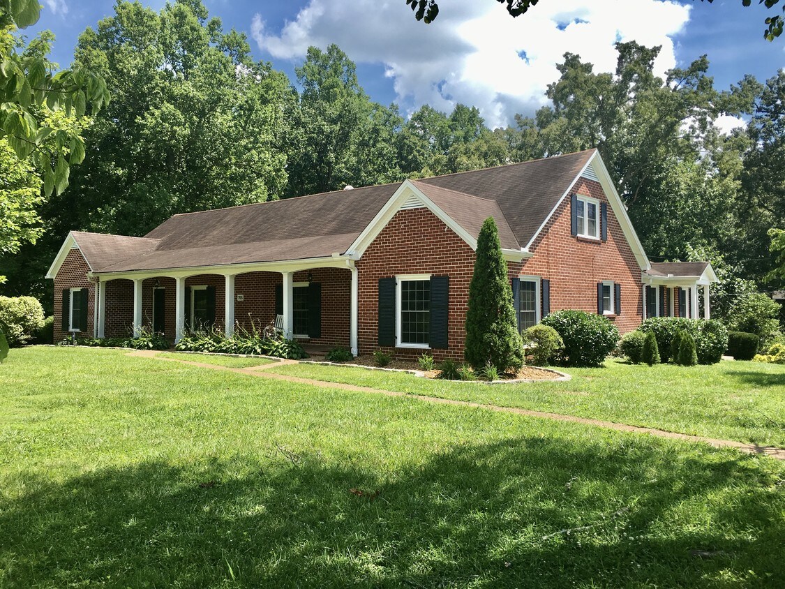 705 E Hudgens St Unit B, Cookeville, TN 38501 Condo for Rent in