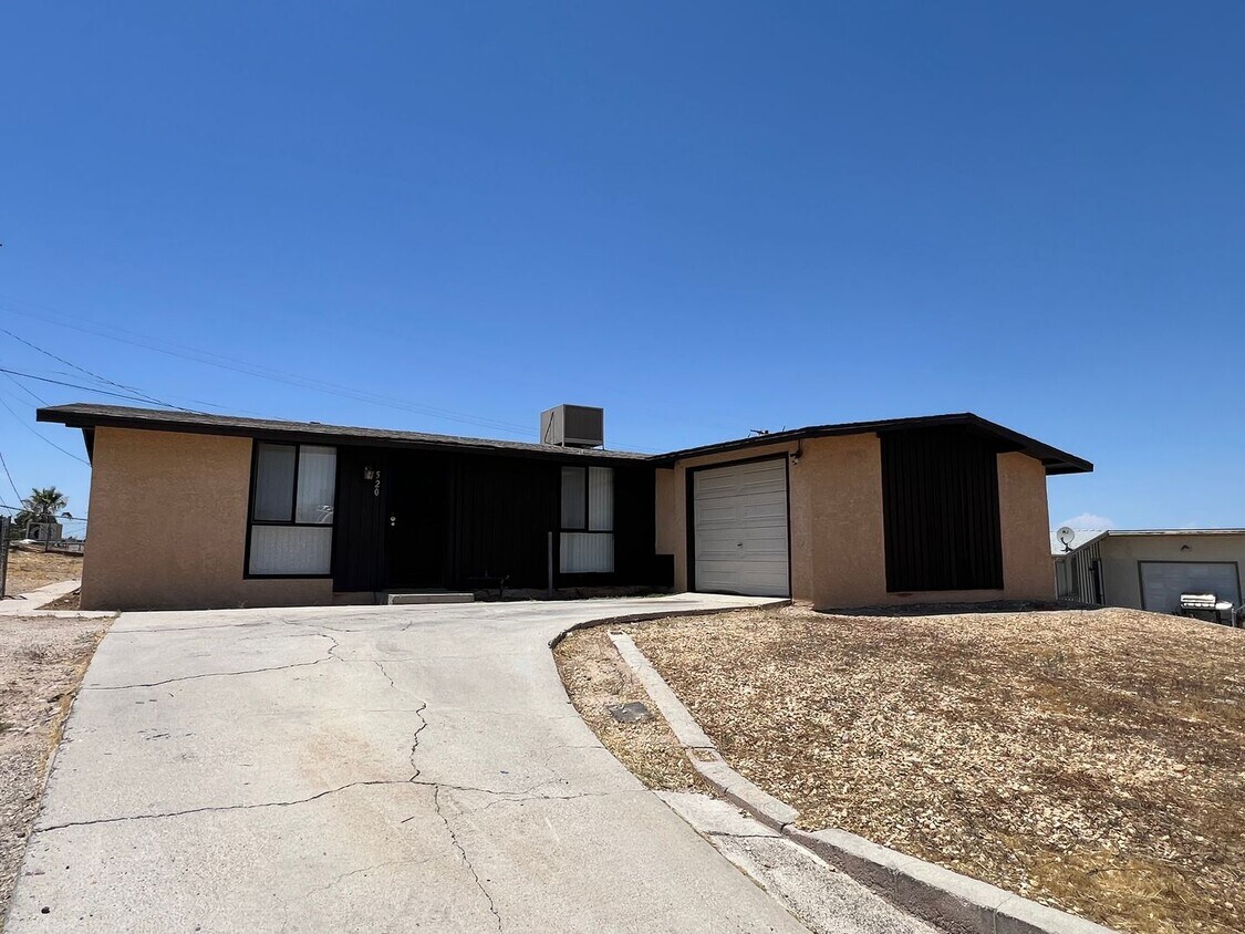 Primary Photo - 3 Bedroom 2 Bathroom House with 1 Car Garage