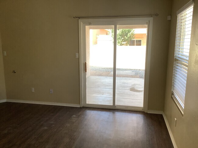 Foto del edificio - 7623 Banyon Ave NW