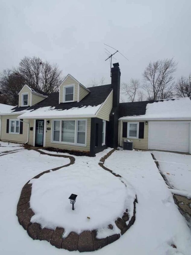 Primary Photo - Charming 4-Bedroom Property in Prime Location